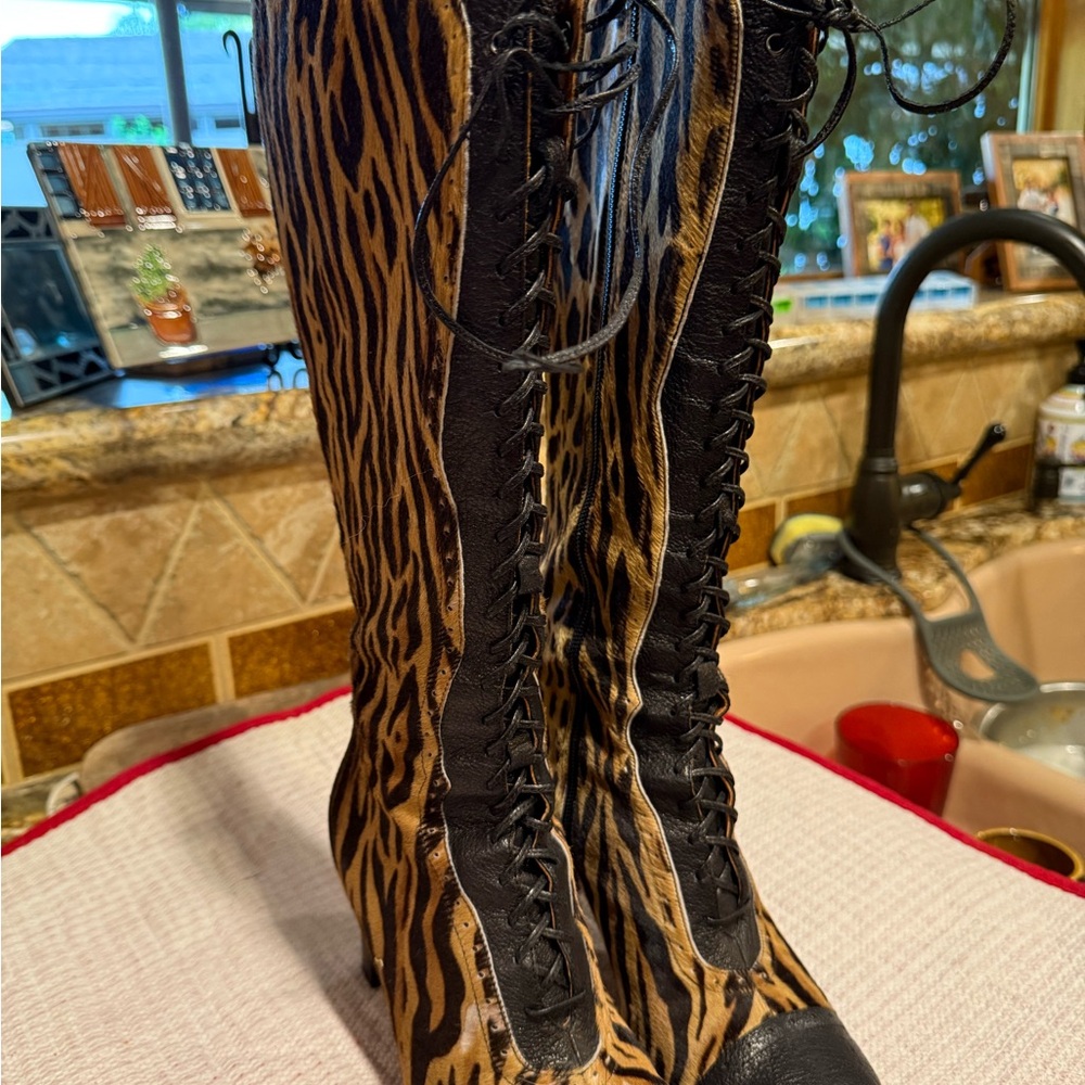 Gorgeous Wild Style Black and Brown Lace-Up Boots